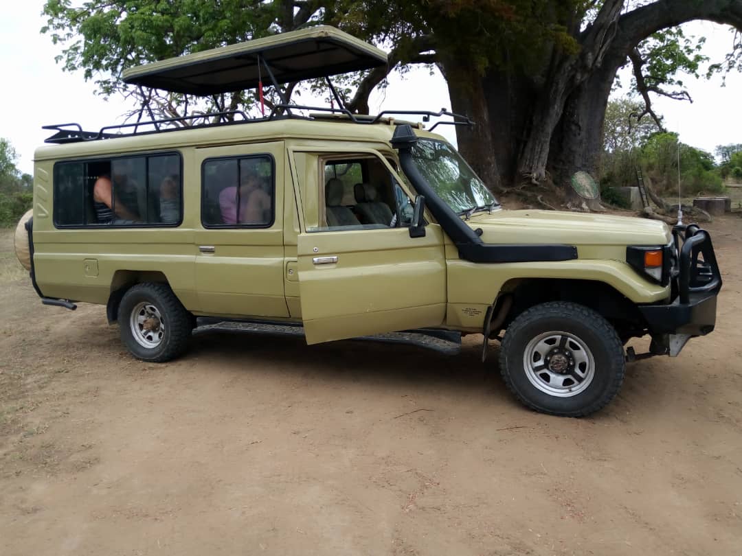 Land Cruiser with a popup roof hire in Tanzania