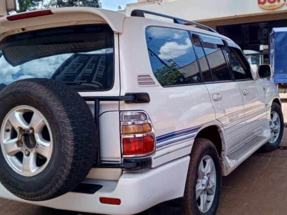 V8 land cruiser hire Rwanda