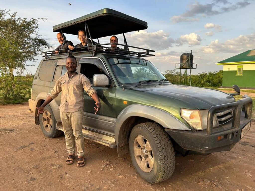 Land Cruiser popup roof Hire